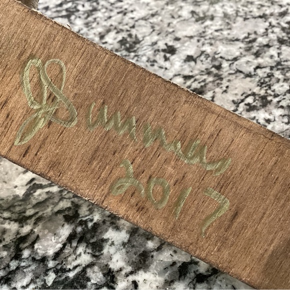 🟡 Beautiful Handmade Cross - Colorful Mosaic Tile Chips - Wood & Cement Crafted - Picture 8 of 12